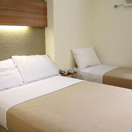 The Center Suites Cebu Екстериор снимка