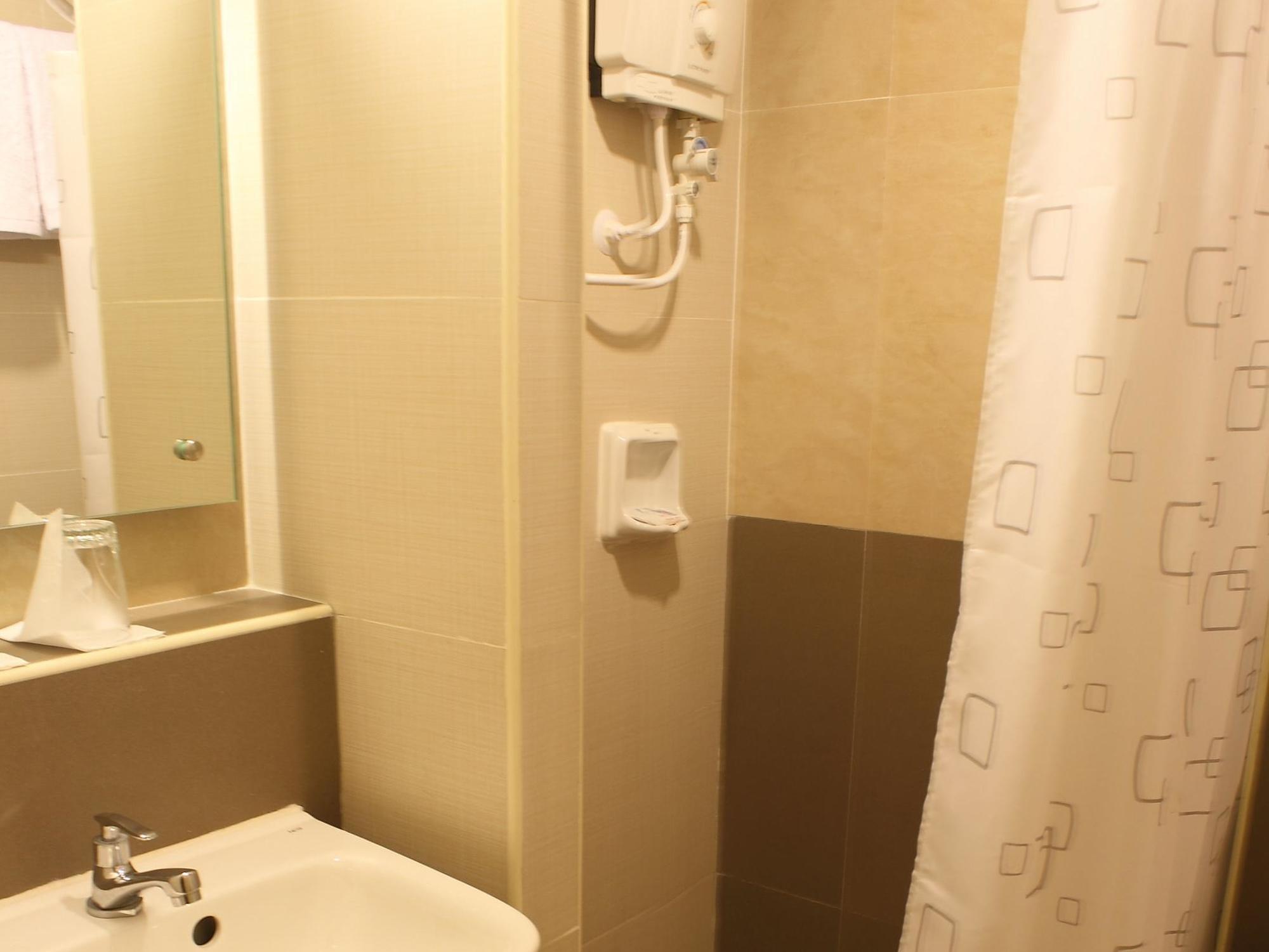 The Center Suites Cebu Екстериор снимка