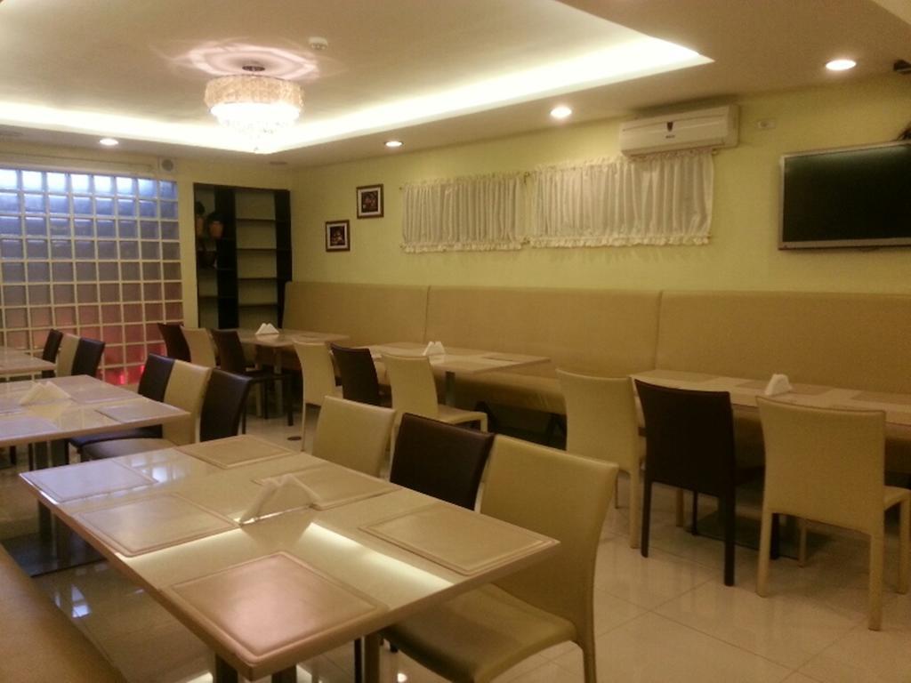 The Center Suites Cebu Екстериор снимка