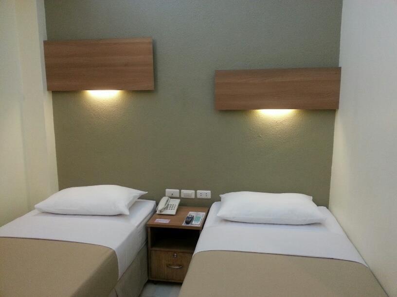 The Center Suites Cebu Екстериор снимка