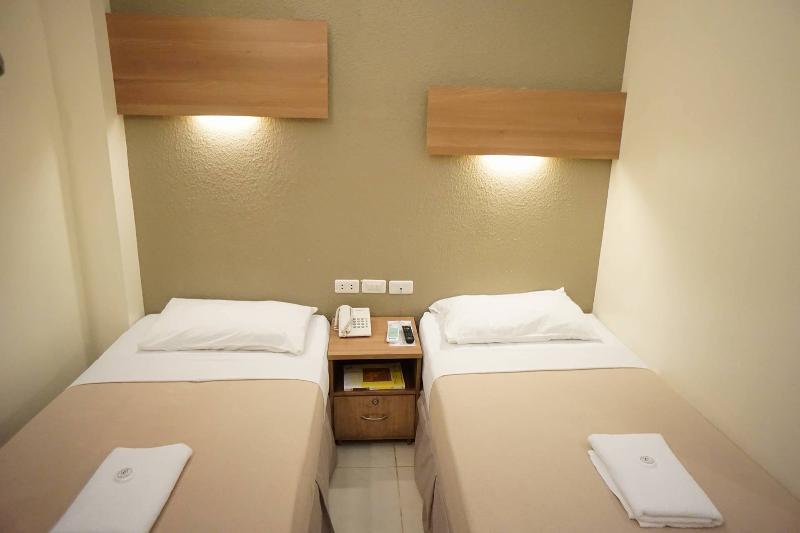 The Center Suites Cebu Екстериор снимка