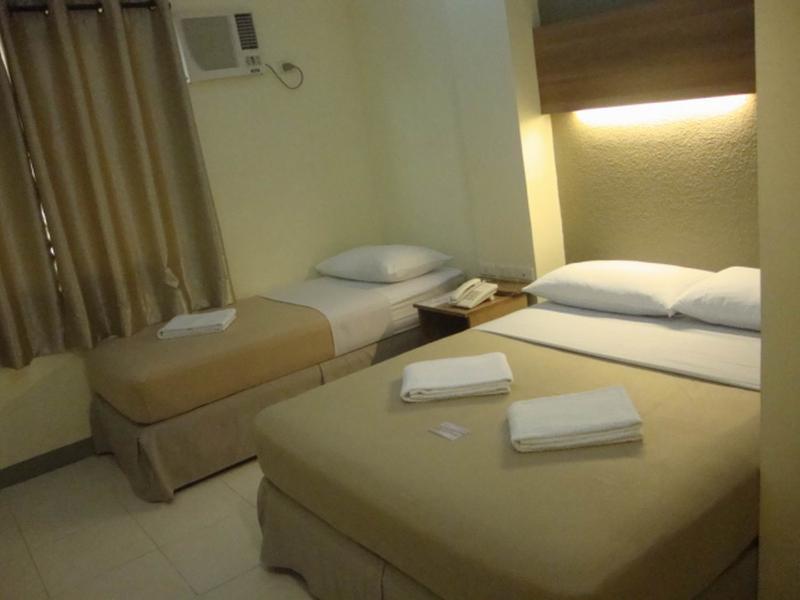 The Center Suites Cebu Екстериор снимка