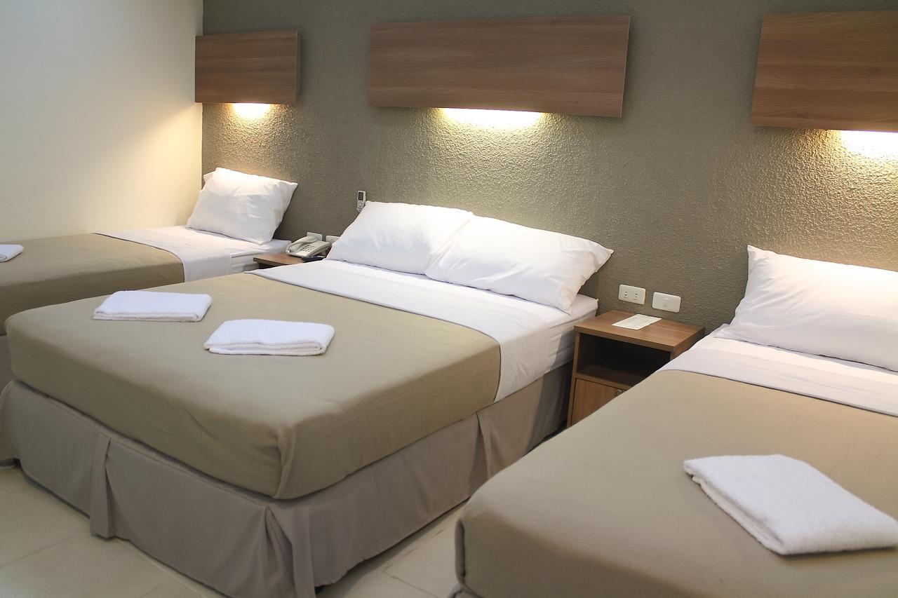 The Center Suites Cebu Екстериор снимка