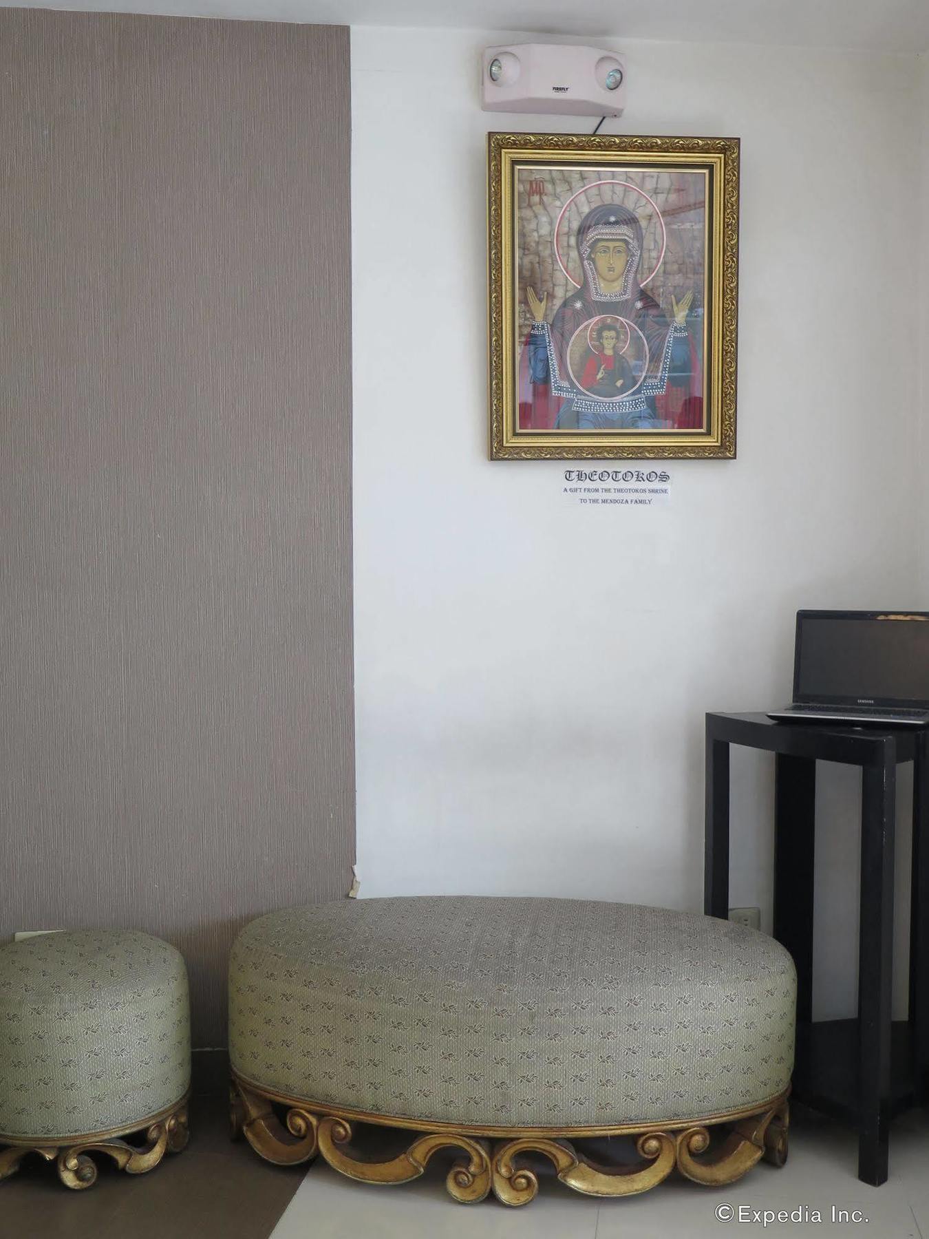 The Center Suites Cebu Екстериор снимка