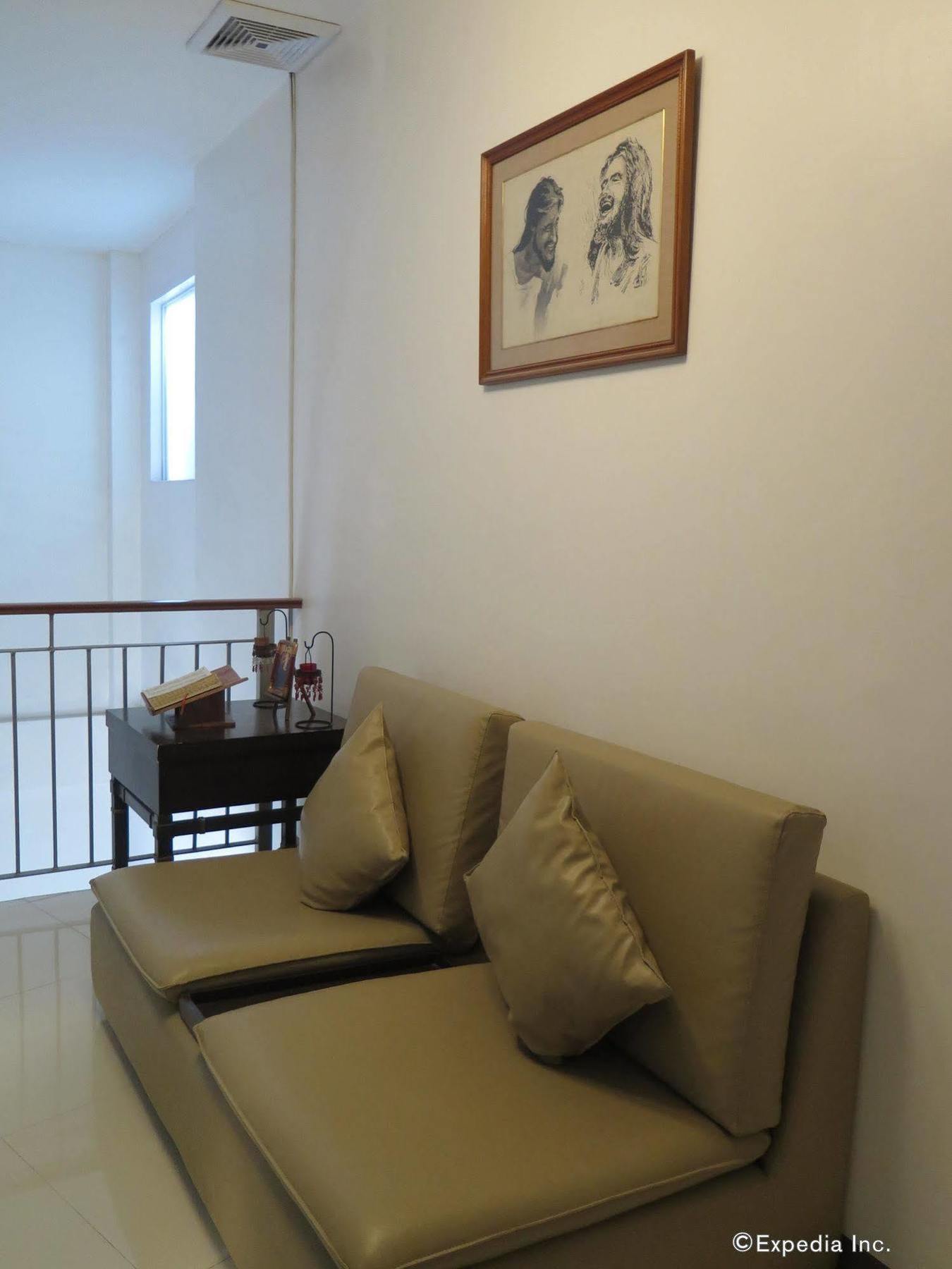 The Center Suites Cebu Екстериор снимка