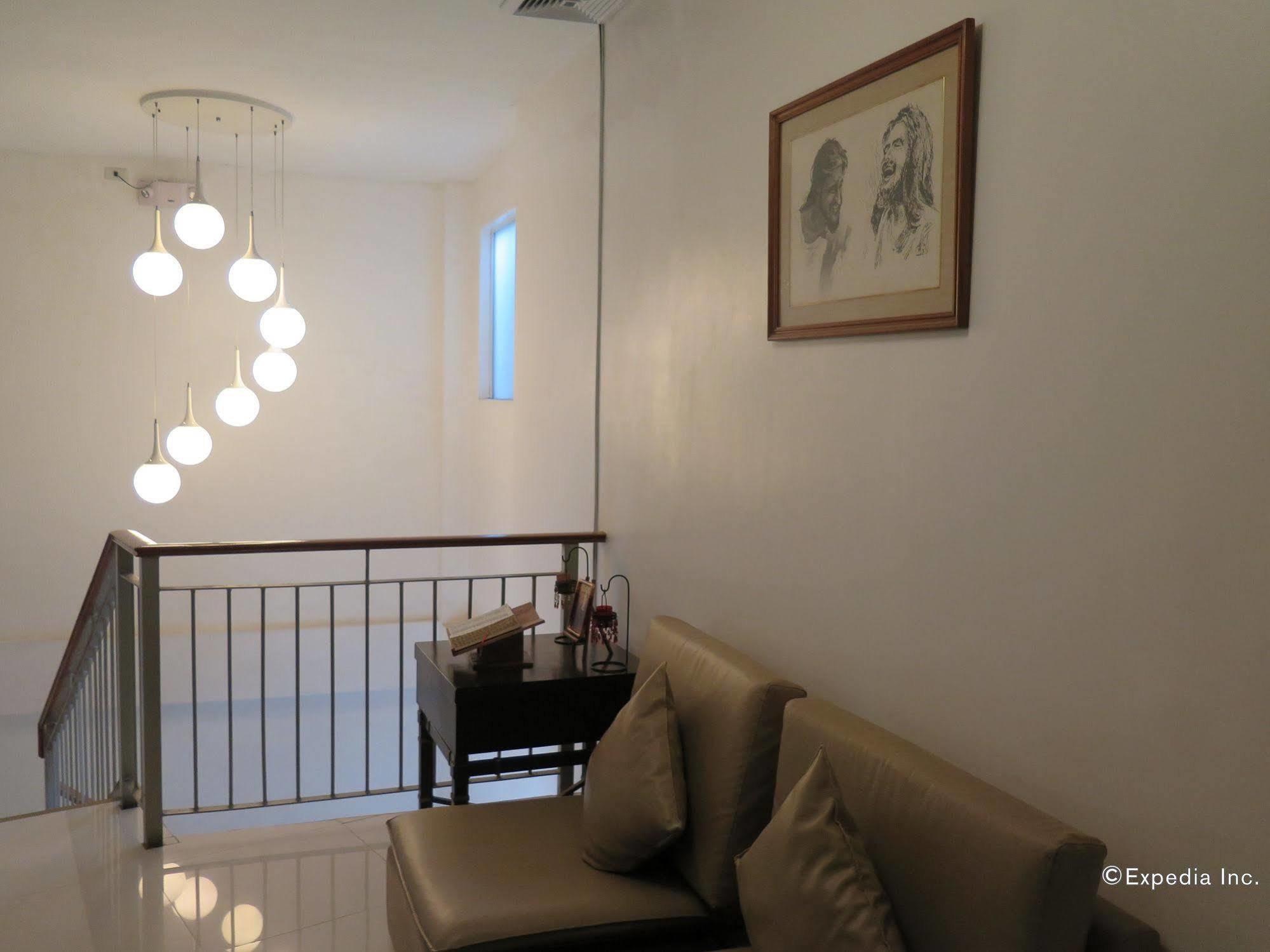 The Center Suites Cebu Екстериор снимка