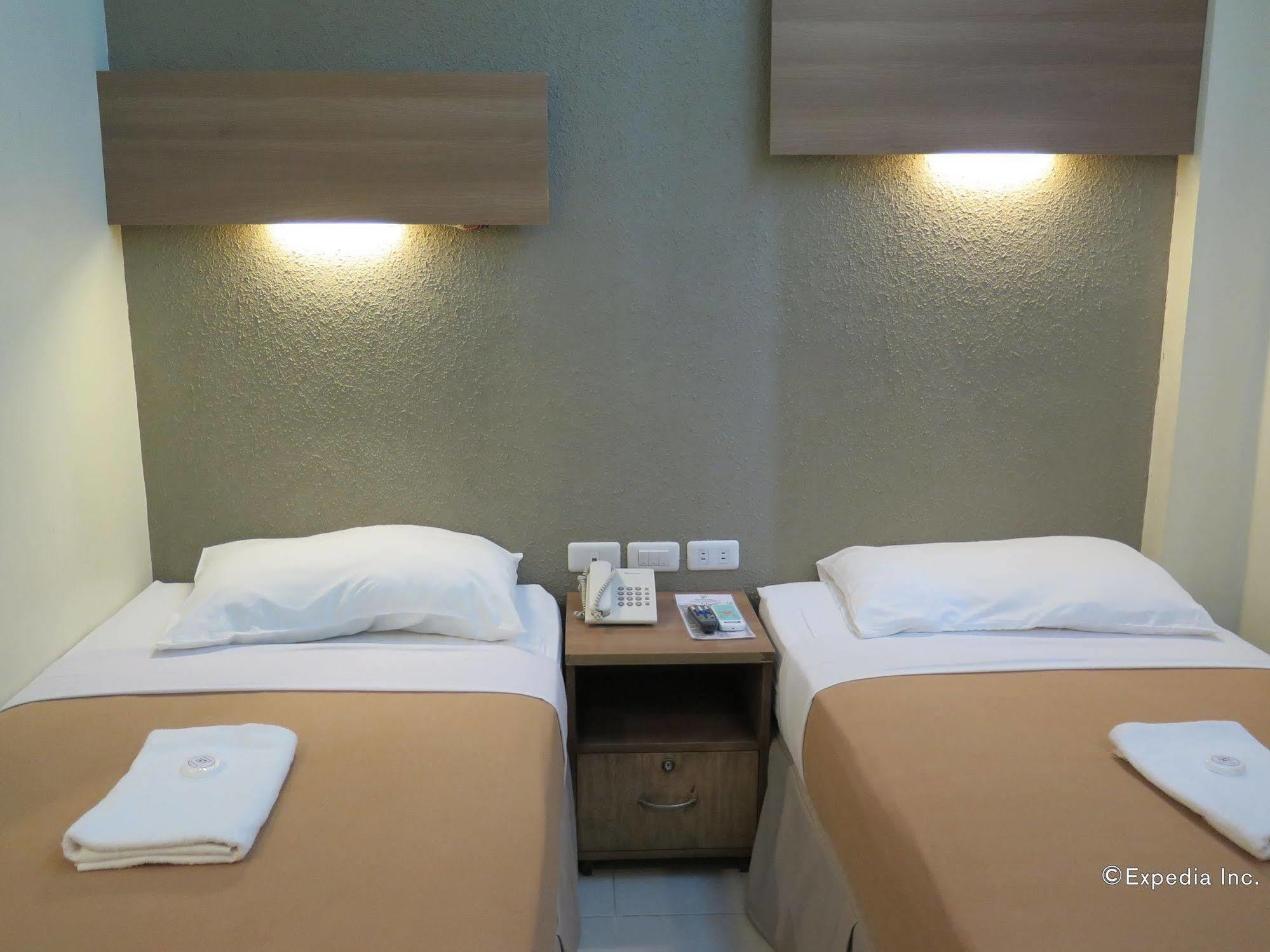 The Center Suites Cebu Екстериор снимка
