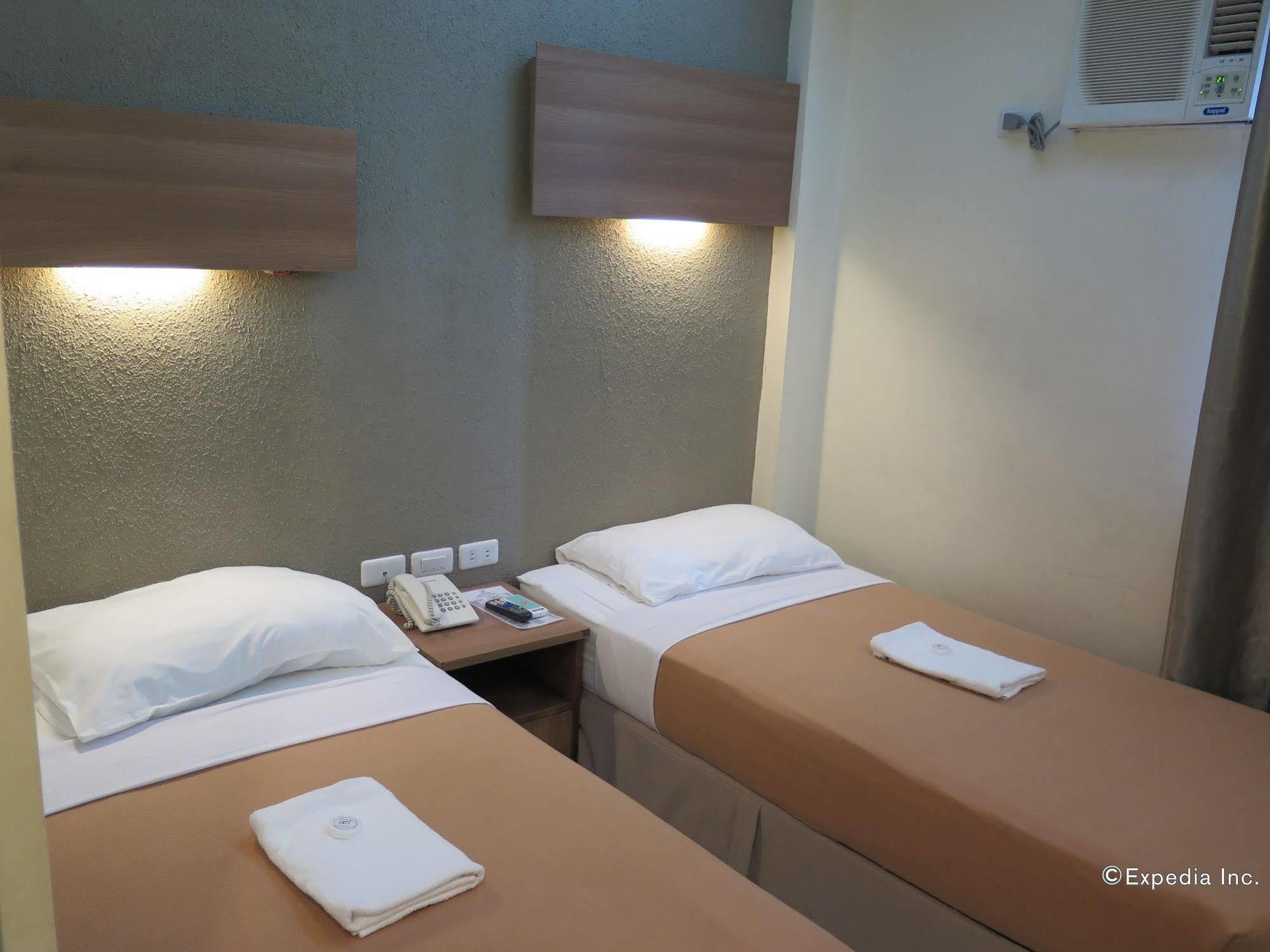 The Center Suites Cebu Екстериор снимка