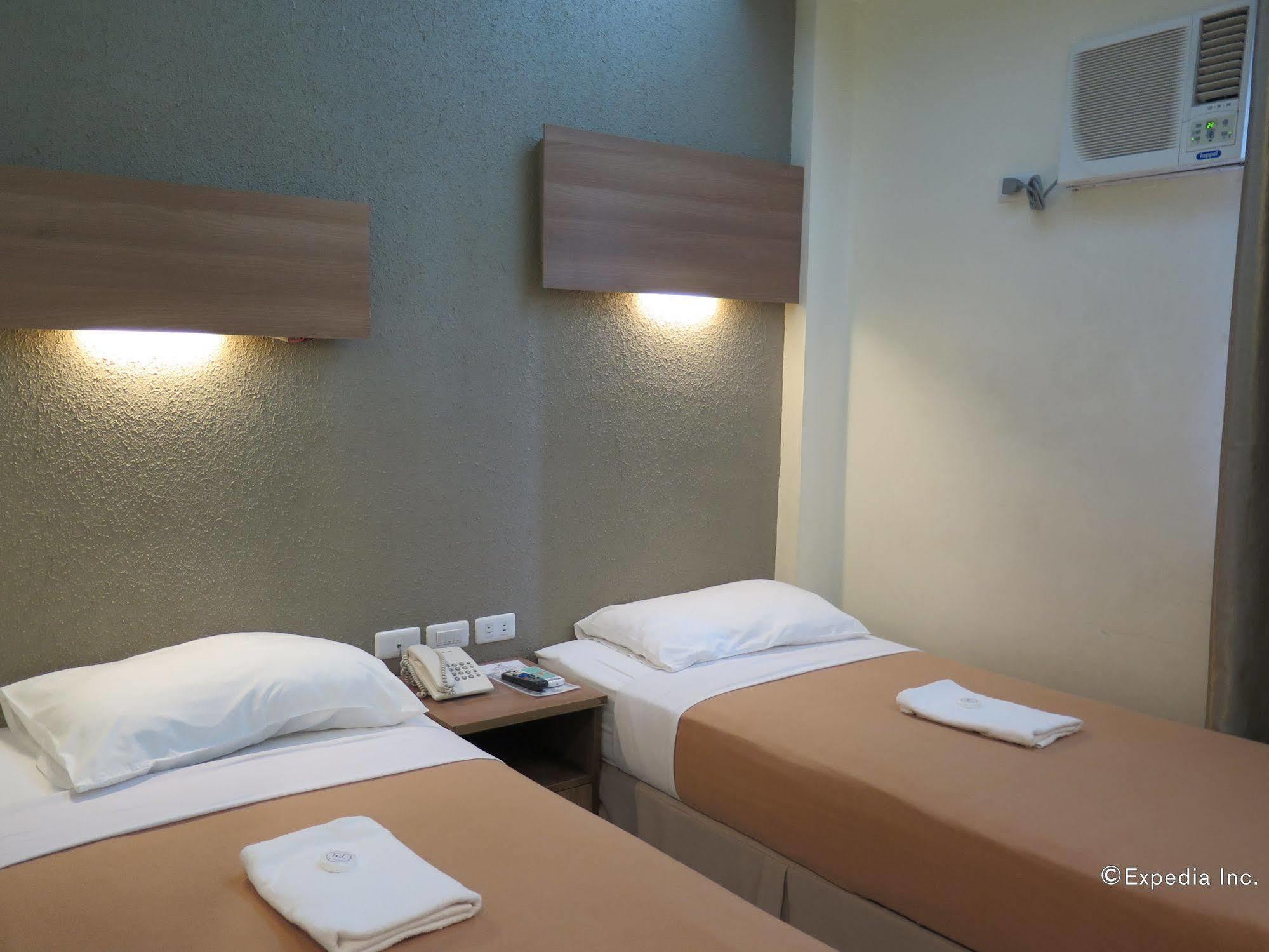 The Center Suites Cebu Екстериор снимка