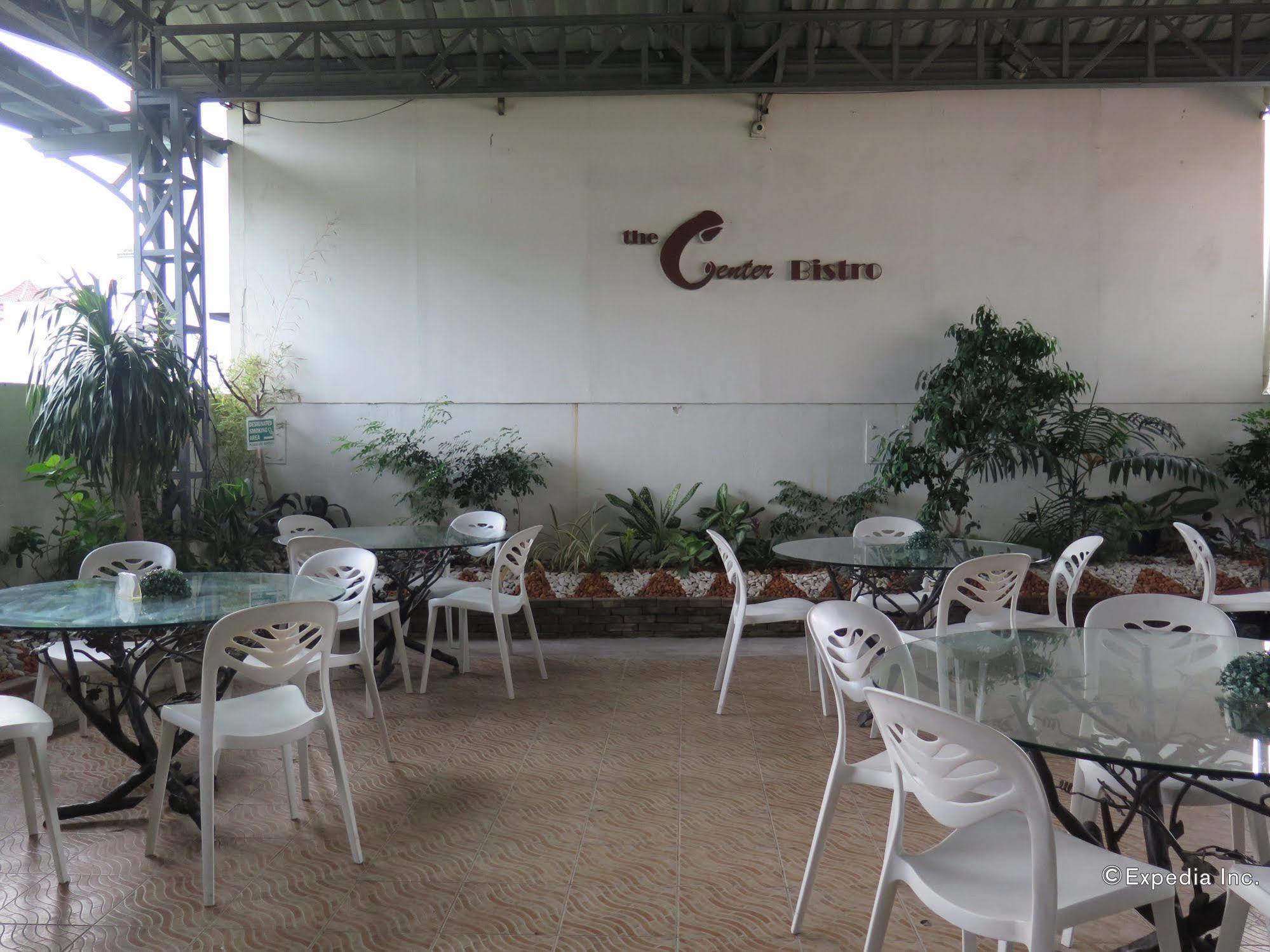 The Center Suites Cebu Екстериор снимка