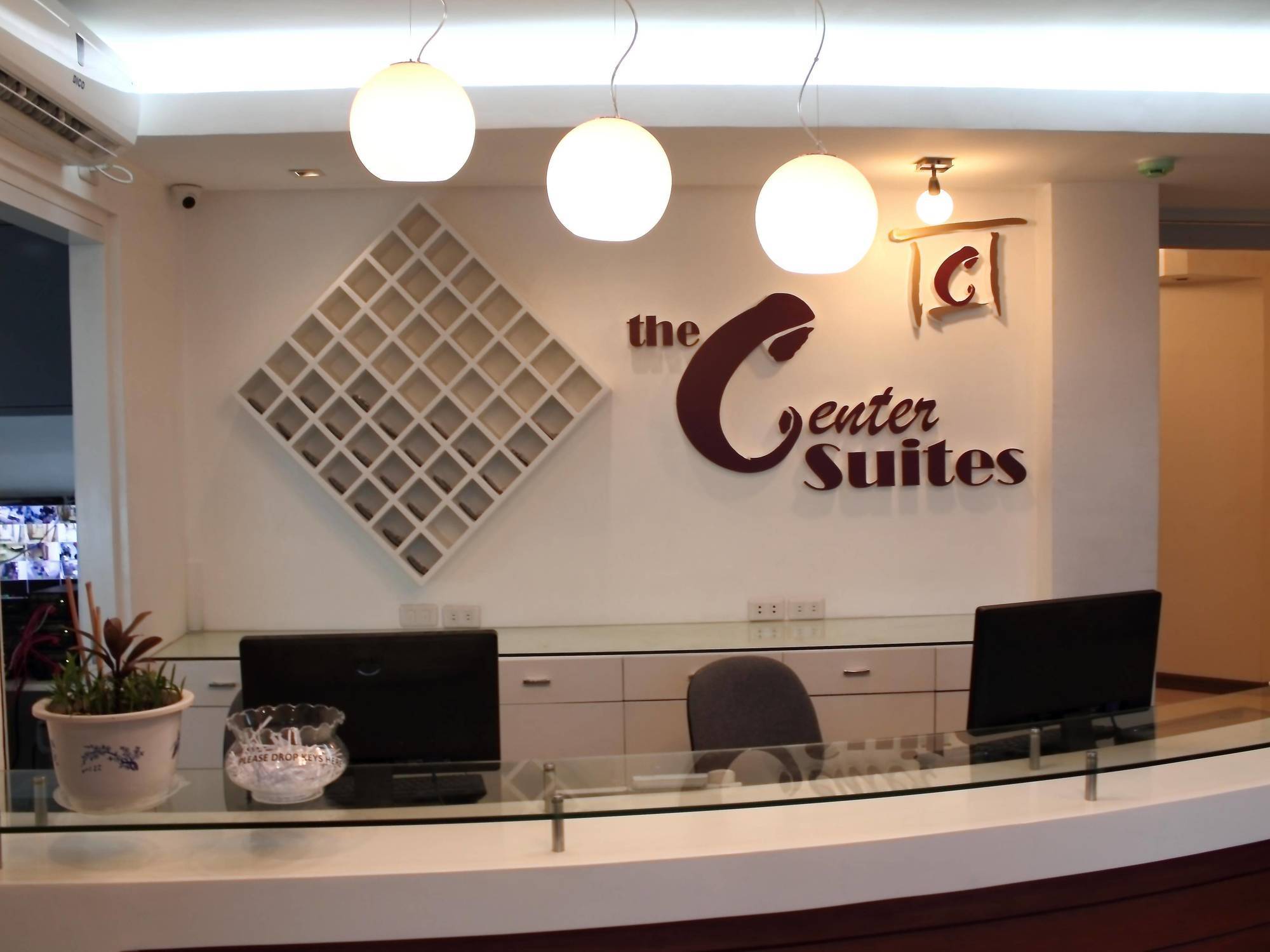 The Center Suites Cebu Екстериор снимка
