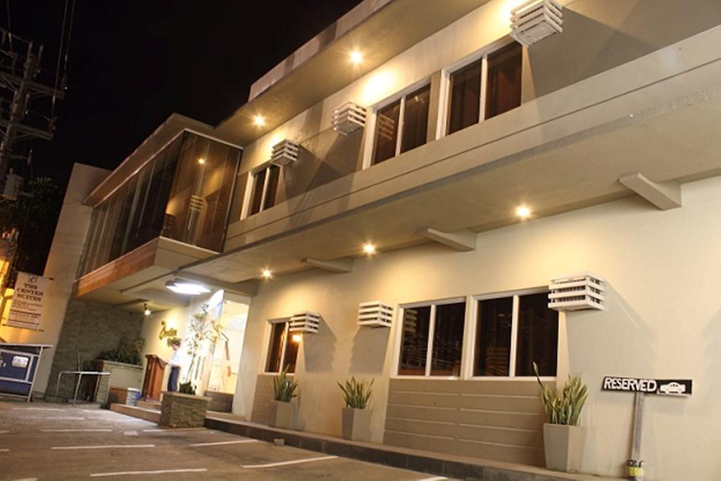 The Center Suites Cebu Екстериор снимка