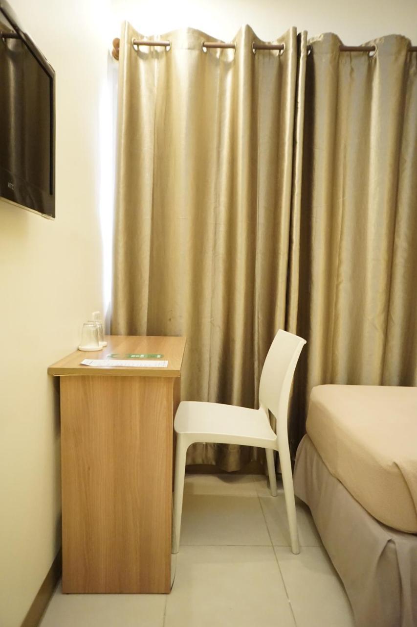 The Center Suites Cebu Екстериор снимка
